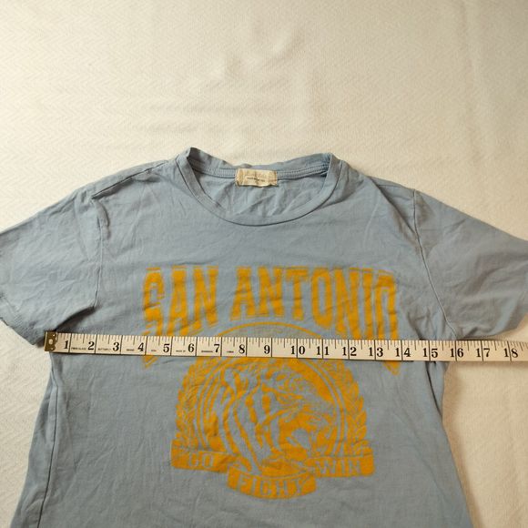 Women's Altar'd State San Antonio Wildcats T-shirt. Size XS - Picture 3 of 4